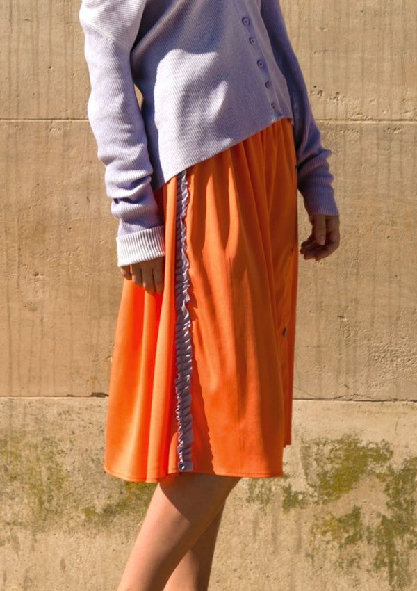 Coral silk midi-skirt with contrasted colour frills ruban, lavender